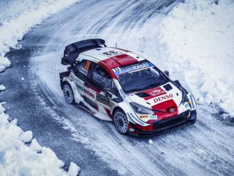 Toyota Yaris WRC na długim kolcu
